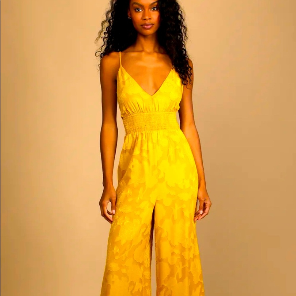 Lulu’s NWT mustard yellow jumpsuit! Size M.